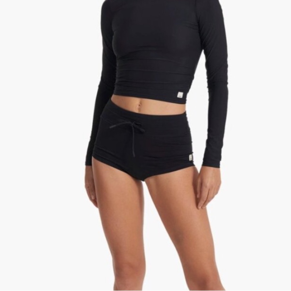 Vuori NWT Dune Shorty - M